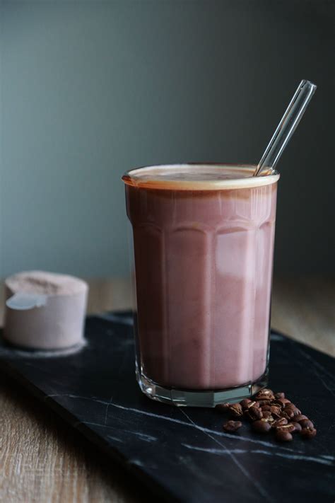 Ice cubes, cocoa, coffee, perfect keto collagen, erythritol, almond milk and 4 more. Espresso Chocolate Protein Shake | Coffee recipes ...