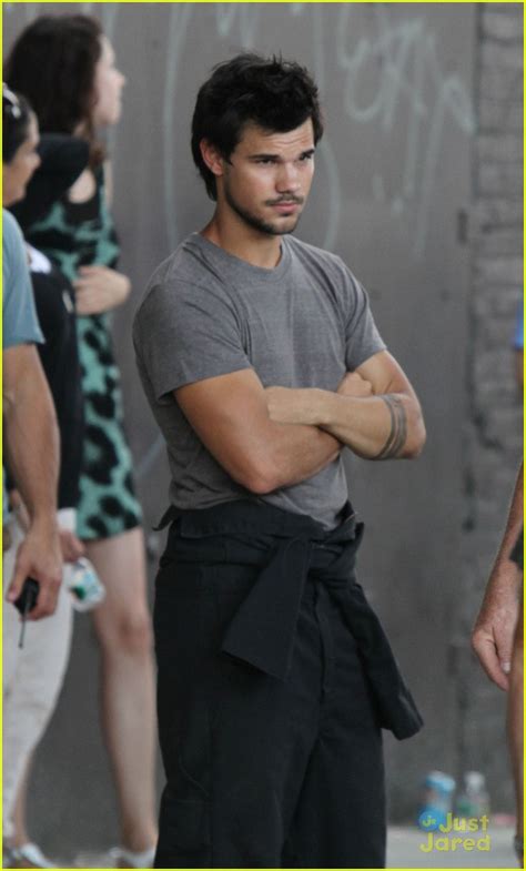 taylor lautner stunt scenes for tracers photo 579382 photo gallery just jared jr