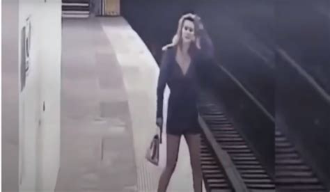 A Strange Moment On The Subway Changed This Womans Life For Good