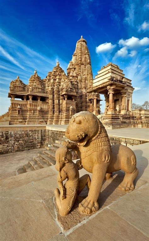 King And Lion Fight Statue And Kandariya Mahadev Temple Khajuraho