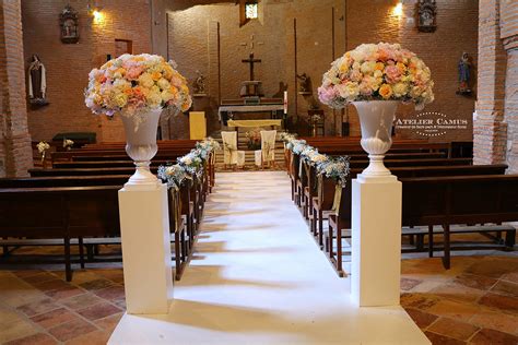 Décoration mariage église Fleuriste mariage église Bouquet banc d église