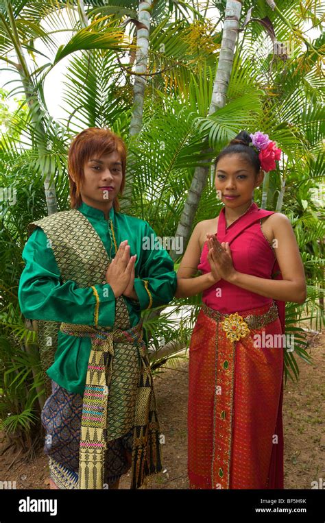 Thailand Woman Thailand Women Thai Women Dancing Thailand Hi Res Stock Photography And Images