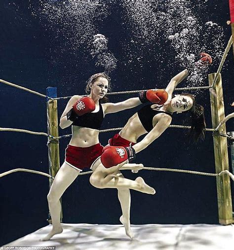 Julia Stiles Underwater Boxing 9GAG
