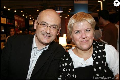 Mimie Mathy et son mari Benoist Gérard au Salon du Livre, le 27 mars 2003, à Paris. - Purepeople