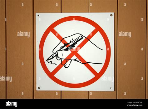 A No Writing On The Walls Sign Stock Photo Alamy