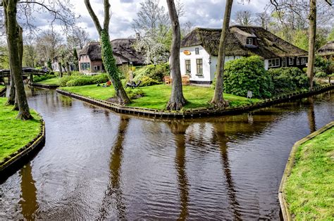 The Venice Of The North Giethoorn The Village With No Roads