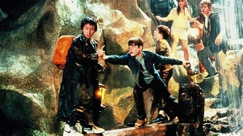 The goonies a teenager named mikey walsh finds an old treasure map at the basement of his. Cineclub | Los goonies (1985)