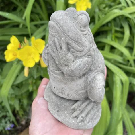 Concrete Frog Garden Statue Stone Toad Outdoor Cement Lawn Ornament