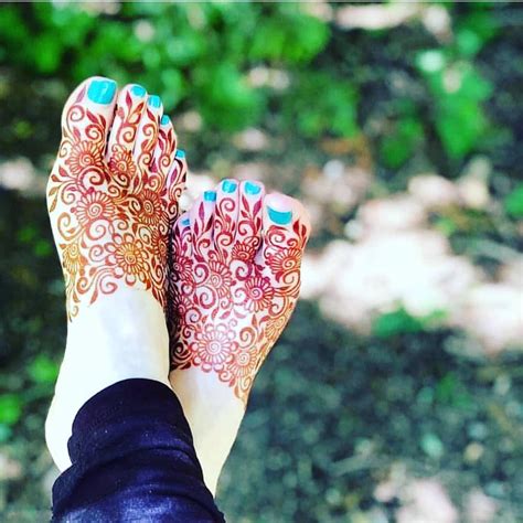 24 Simple Mehndi Designs For Feet That Will Mesmerise All Indian Brides