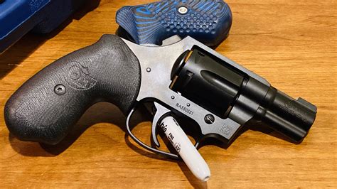 Wtswtt Excellent Colt Night Cobra With Speedloaders And Extra Grips