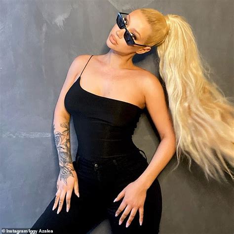 Iggy Azalea Shows Off Her Incredible Hourglass Figure In Skinny Jeans