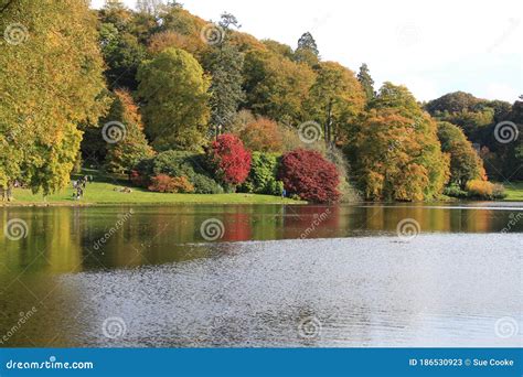 Stunning Autumn Colours At The Stourhead Estate Wiltshire Uk Stock
