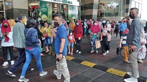 10 kecamatan di malang terdampak gempa. Dampak Gempa Malang, Atap Rumah Sakit Mardi Waluyo di ...