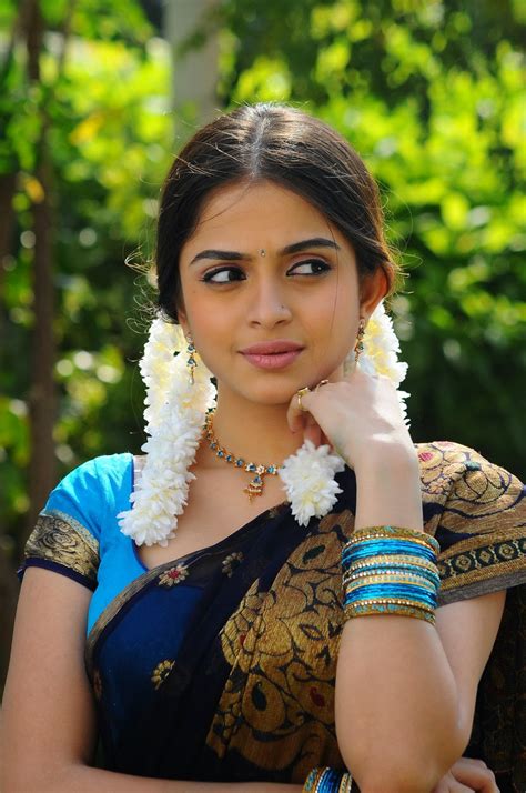 Sheena Shahabadi Cute In Traditional Saree Latest Tamil Actress