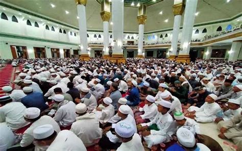 Ceramah isra mi'raj nabi muhammad saw ini lain dari biasanya. Ribuan Umat Islam Penuhi Masjid Wahyu Al Hadi untuk ...