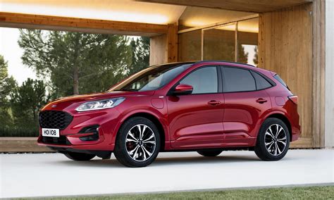 Beautifully designed, remarkably efficient, effortlessly capable. Nagyot változott a Ford Kuga, konnektoros hibrid is lesz ...