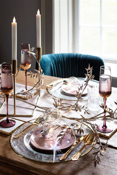 Idee per un matrimonio elegante e vivace nei colori menta, rosa, corallo e oro. Christmas inspiration: 7 gorgeous table setting ideas ...