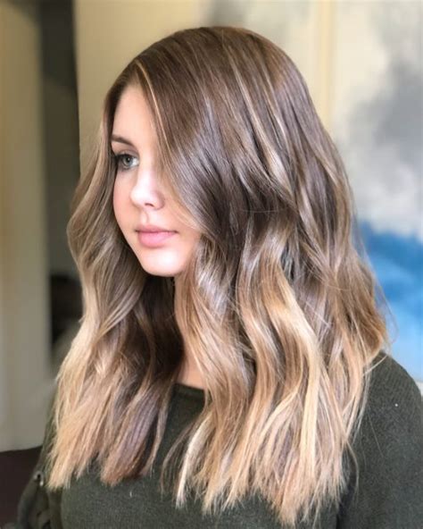 18 Most Flattering Long Hairstyles For Round Faces 2019