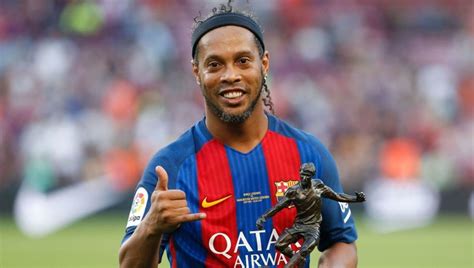 Barcelona Pay Tribute To Ronaldinho As Club Legend Announces His