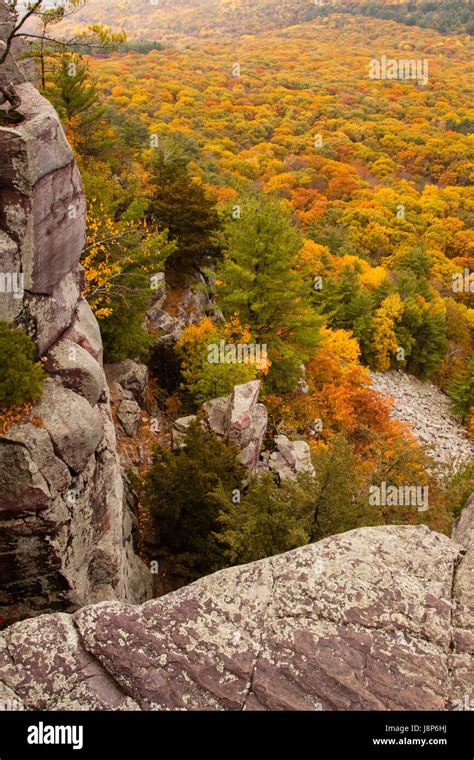 Rocky Overlook At Devils Lake State Park In Wisconsin Stock Photo Alamy