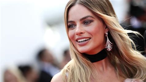 Margot Robbie Reveals Hatred For The Term ‘bombshell In Vogue