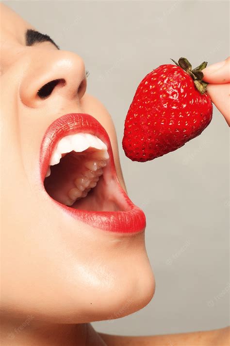Premium Photo Sexy Woman Eating Strawberry Sensual Lips