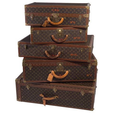 Important Set Of Five Large Pieces Of Vintage Louis Vuitton Luggage At
