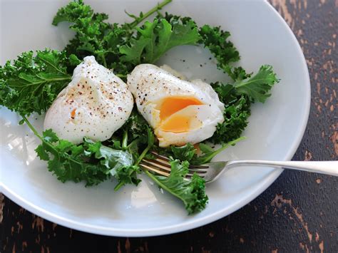 How To Perfectly Poach An Egg In The Microwave