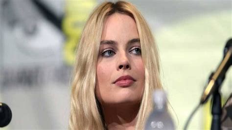 Margot Robbie Followed Conservative Women On Twitter For Bombshell Role News Nation English
