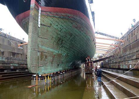 Ship Photos Of The Day Uss Constitution Enters Dry Dock