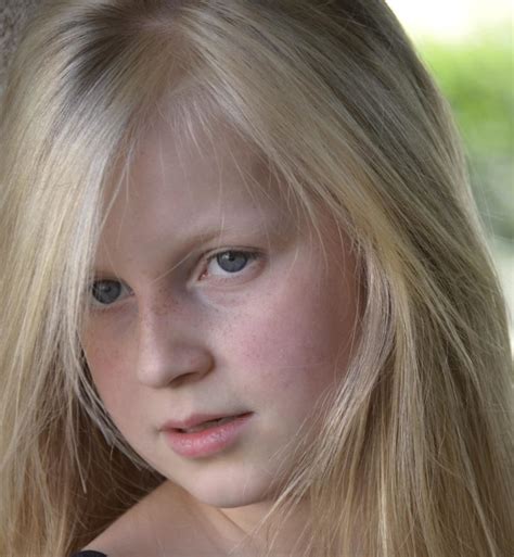 Teen Tugs Petite Adolescente Blonde Alyssa Hart Branle La Grosse Bite Sexiz Pix