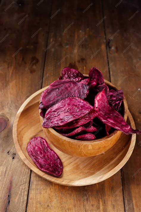 Premium Photo Keripik Ubi Jalar Ungu Sweet Potato Chips On A Wooden Table