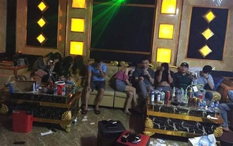 Theo hồ sơ quản lý, cơ sở này đăng ký kinh doanh dịch vụ ăn uống và không được cấp giấy phép kinh doanh hoạt động karaoke. Khởi tố 1 bị can vụ 76 người 'mở tiệc' ma túy trong quán ...