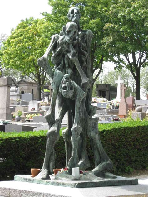 Creepy Bizarre Statues Pere lachaise cemetery Père lachaise