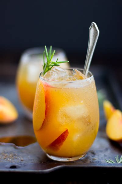 20 Easy Peach Cocktails Recipes For Alcoholic Peach Drinks—
