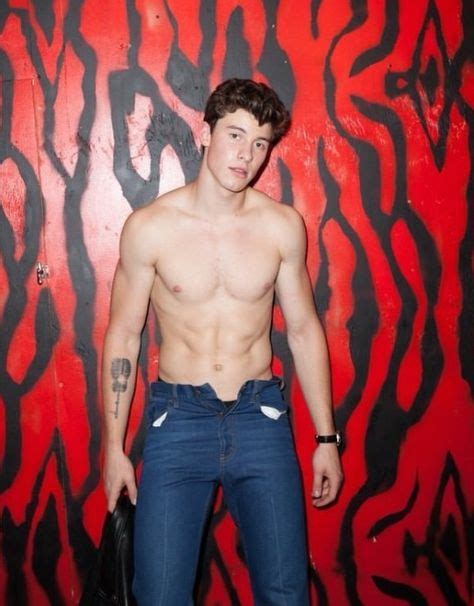 shawn forgets to zip up his pants thirsty af shawn mendes chicos guapos famosos y chicos guapos