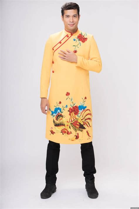 Áo dài nam màu đỏ. Áo dài nam vẽ đàn gà 000413 - Nhà may Hoài Giang