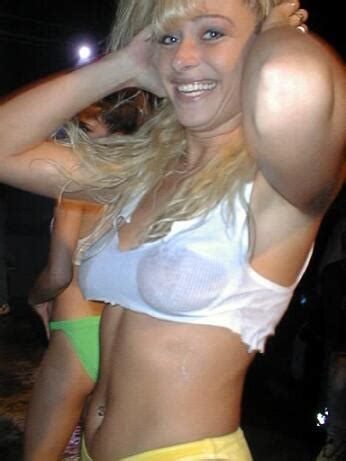 There are 14 wet tshirt contest for sale on etsy, and they cost 23,87 $ on average. Hot Bikini Babes: Wet T-Shirt Contest