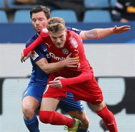 Pauli, borussia dortmund ii, sc paderborn 07, borussia dortmund. sp-Fußball-2-BL-Text-Bochum: Ducksch bewahrt Kiel vor ...