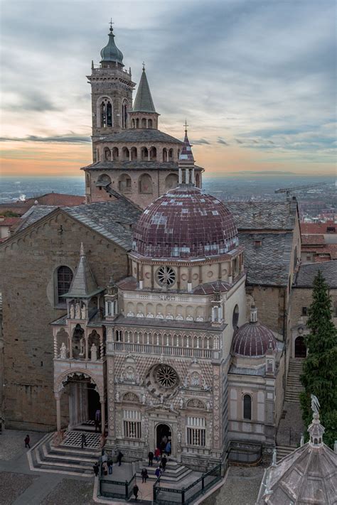 Viagens De Inverno A Catedral De Bergamo No Norte De Itália Italia