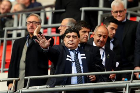 Una persona cercana a jorge sampaoli aseguró que el entrenador quiere ir a olympique marsella. Diego Maradona Attacks Icardi Again: "Why Call-up Icardi Instead Of Higuain & Aguero?"
