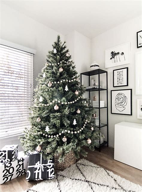 Minimal Christmas Tree Homey Oh My
