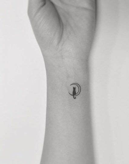 Pin Van Joy Teggeler Op Piercings Tattoos Minimalistische Tatoeages