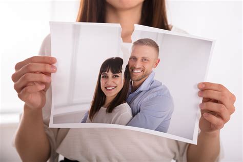 15 Divorce Photoshoot Ideas To Celebrate Divorce