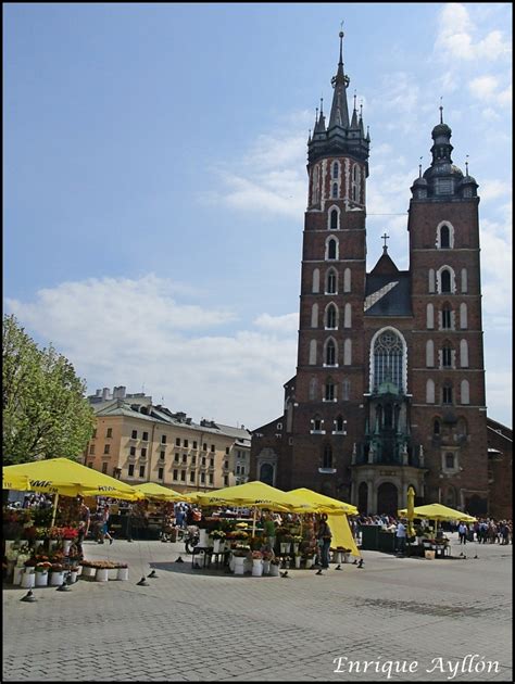 Basílica De Santa María Cracovia Desde La Giralda
