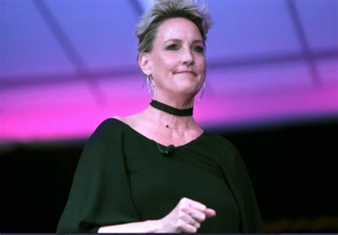 Erin Brockovich Net Worth How Rich This American Advocate Is In 2022