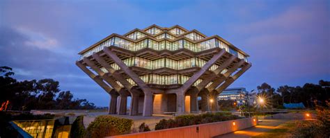 Знай ка Библиотека Гейзеля Калифорнийский университет в Сан Диего США