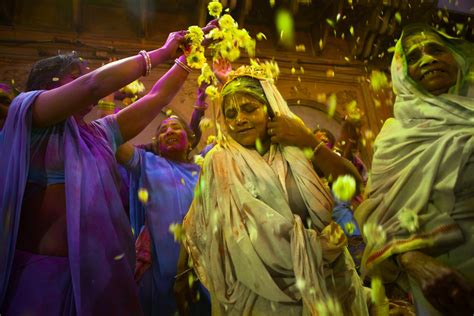 Widows Play Holi At Vrindavan Smithsonian Photo Contest Smithsonian Magazine