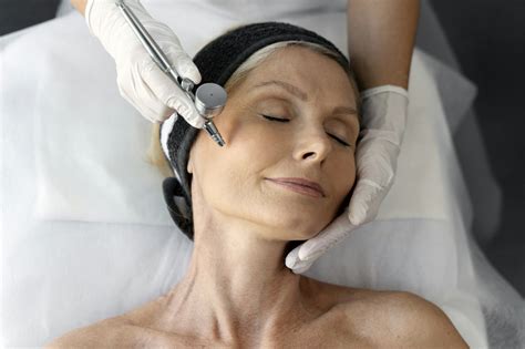What Is Oxygen Facial And How Does It Revitalize Your Skin?