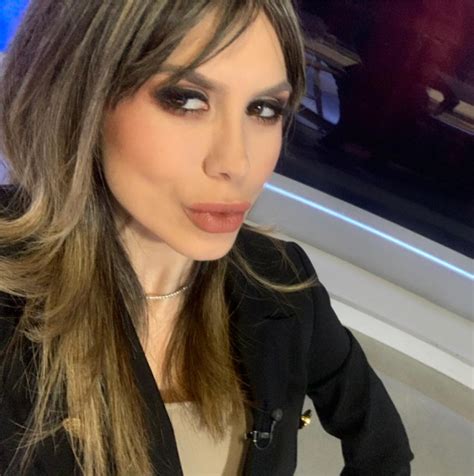 Denise rifai a reușit să se facă de râs, vineri dimineață (4 noiembrie), în direct la dcnews live. Denise Rifai se pregătea de VACANȚĂ! "Am cerut să negociem ...